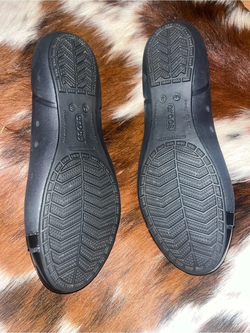 Crocs size 8W women’s black patent cap toe slip on EUC